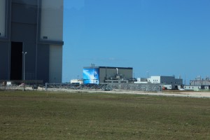This is the Large… but in this photo seemingly small Boeing building on the site… Next to the VAB. Look how it doesn’t even reach the top of the lowest part of the VAB Doors! 